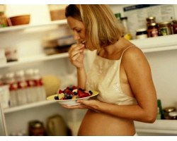 Як правильно харчуватися в перші тижні вагітності?