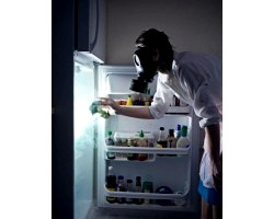 Як усунути запах в холодильнику