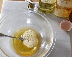 Маска з яйця: найкорисніші домашні рецепти для волосся