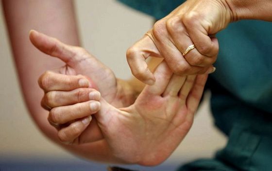 Масаж руки після інсульту