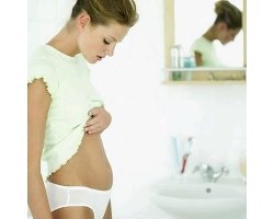 Чи може тривати менструація при перших місяцях вагітності