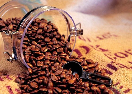 На сторожі бадьорості: як правильно зберігати каву в домашніх умовах?