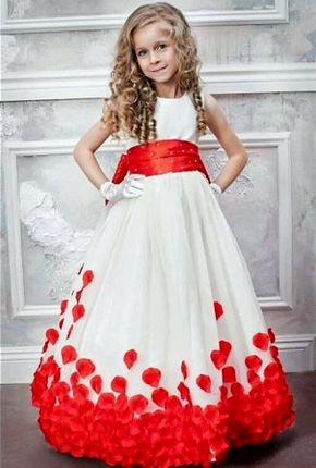 Новорічні сукні для дівчаток різного віку