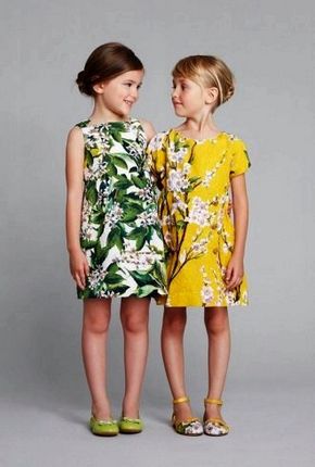 Новорічні сукні для дівчаток різного віку