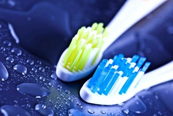 Чому і як часто потрібно міняти зубну щітку?