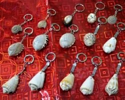 Вироби з морських черепашок і каменів