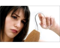 Причини випадіння волосся жінки