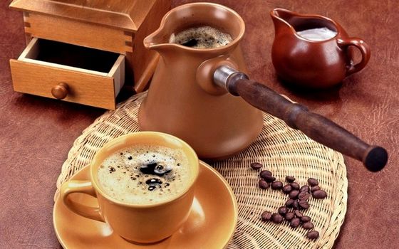 Секрети смачної бадьорості: в якому посуді варити і подавати каву
