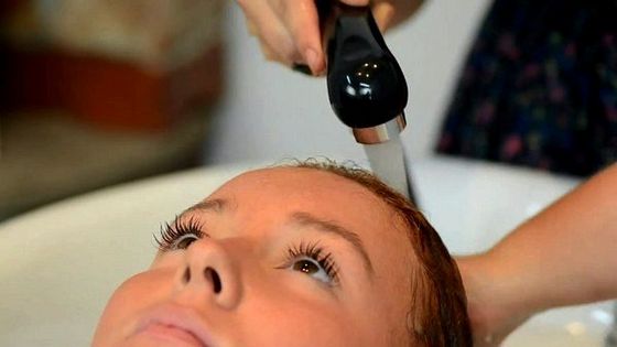 Змивка для волосся: що це таке і як провести процедуру в домашніх умовах