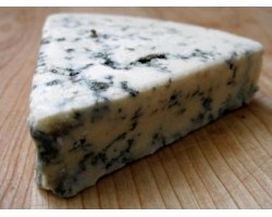 Сир з пліснявою: особливості вибору та зберігання, користь і шкода