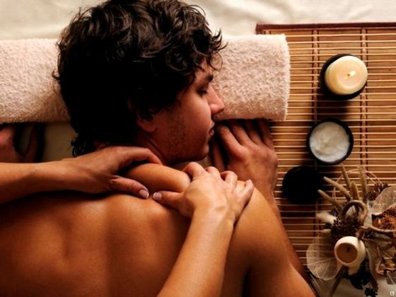Вчимося робити еротичний масаж жінці або чоловікові