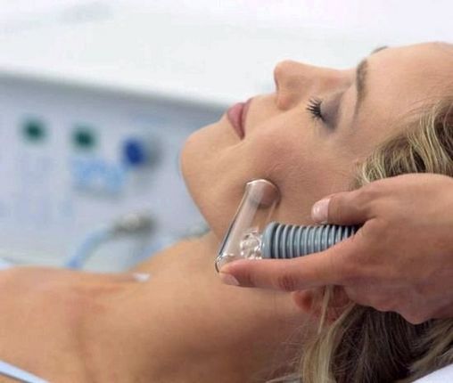 Вакуумний масажер - ефективний апарат для догляду за обличчям і тілом