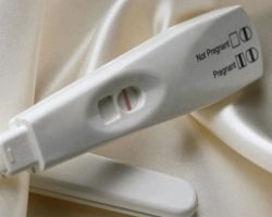 Позаматкова вагітність: ознаки і симптоми